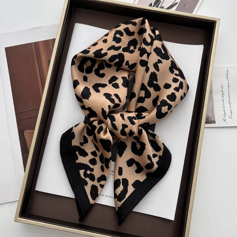 Bufanda de satén con estampado - Face Scarf Mask reseña y precio